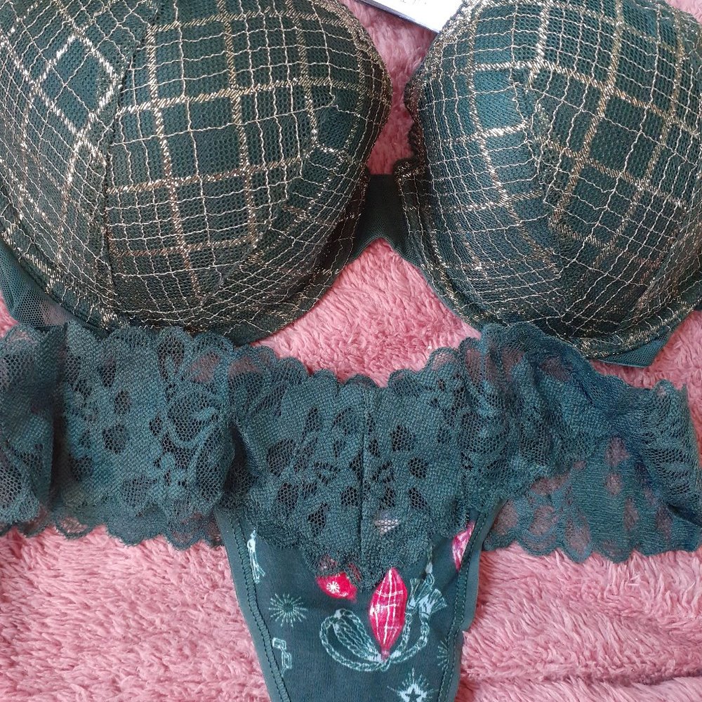 New Listing!! Brand New Victoria Secret 34D Bra & Panty Set
